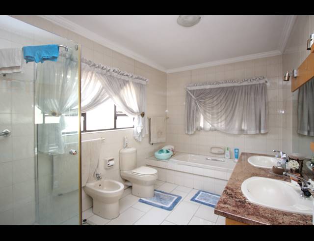 5 BEDROOM HOUSE TO LET IN BEDFORD GARDENS